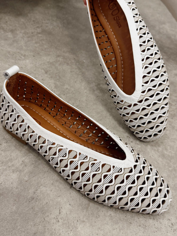 Flat leather shoes G465 - WHITE