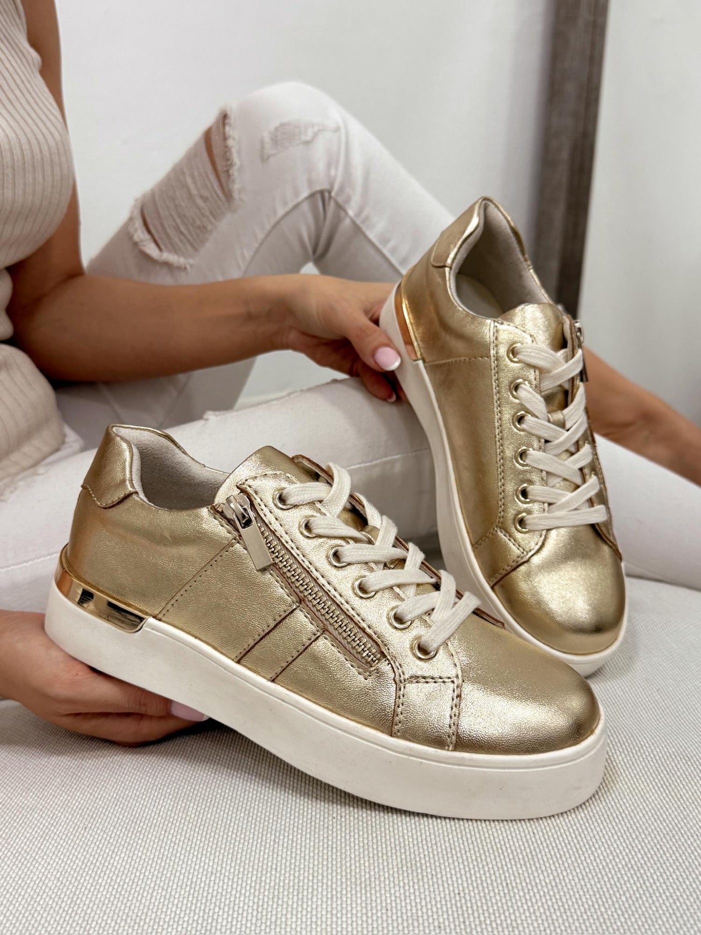 Women sneakers F990 - GOLD