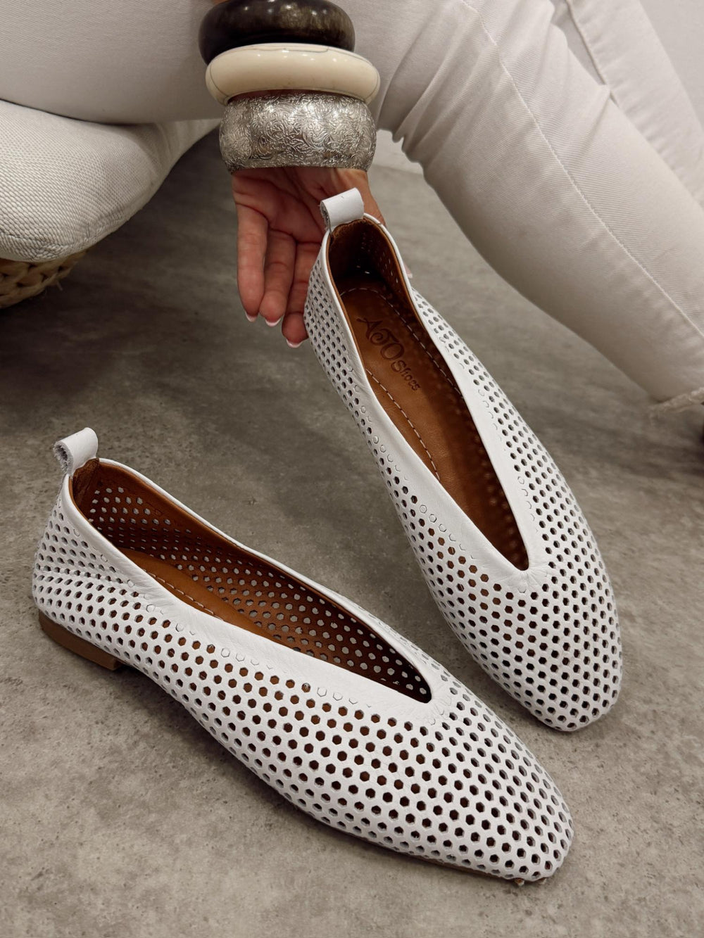 Flat leather shoes G466 - WHITE