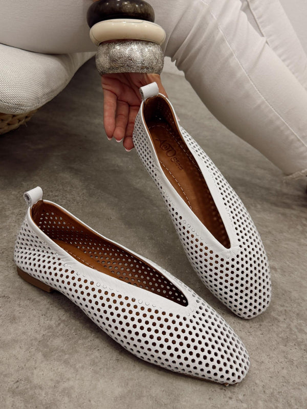 Flat leather shoes G466 - WHITE