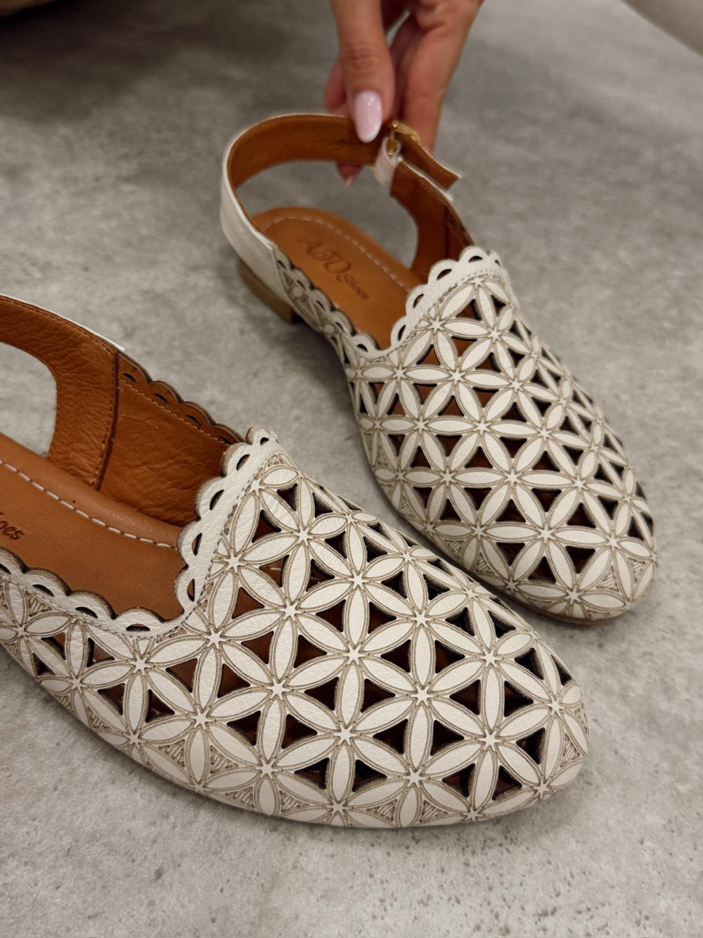 Leather sandals G461 - BEIGE
