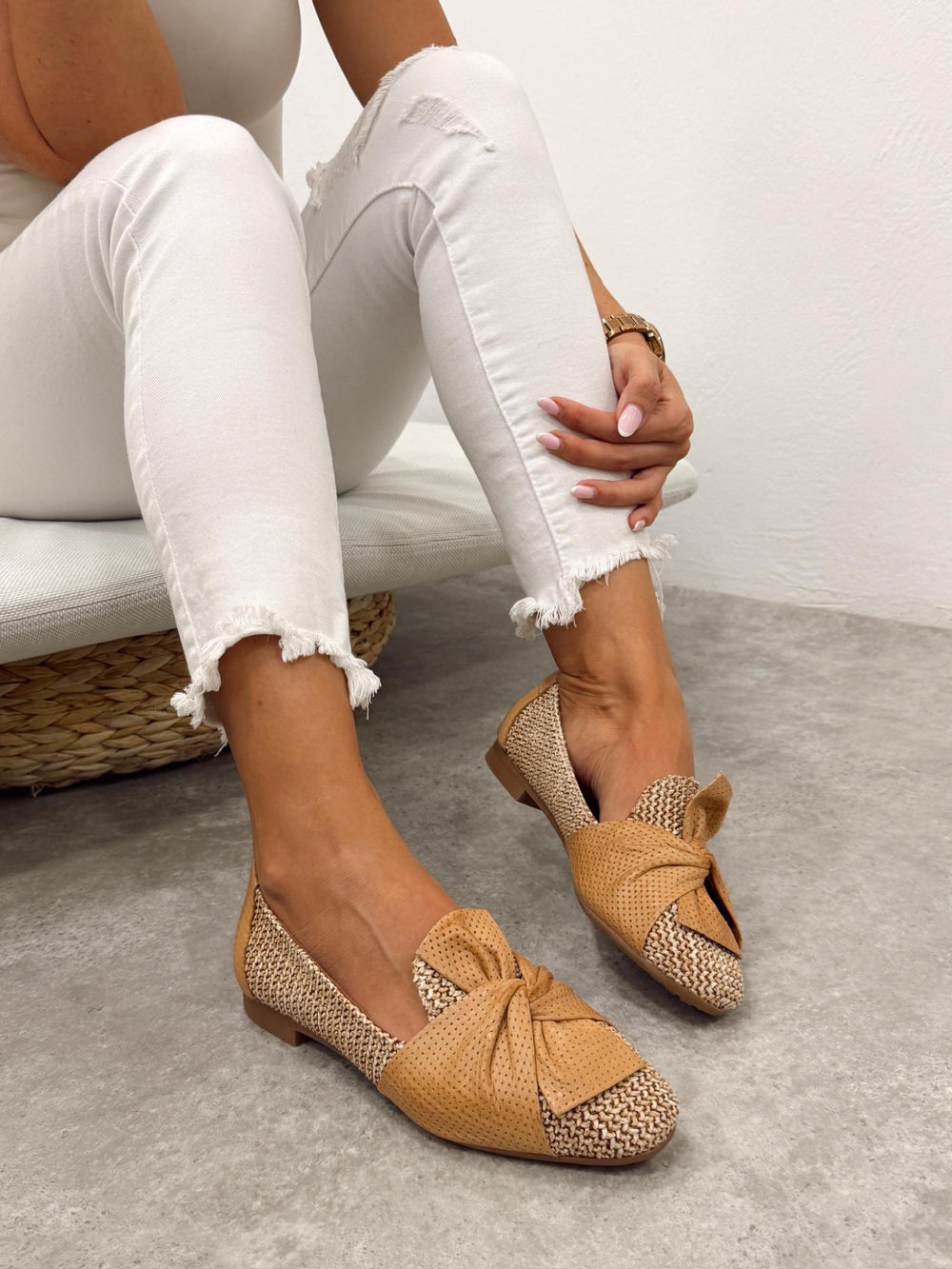Flat leather shoes G418 - BEIGE