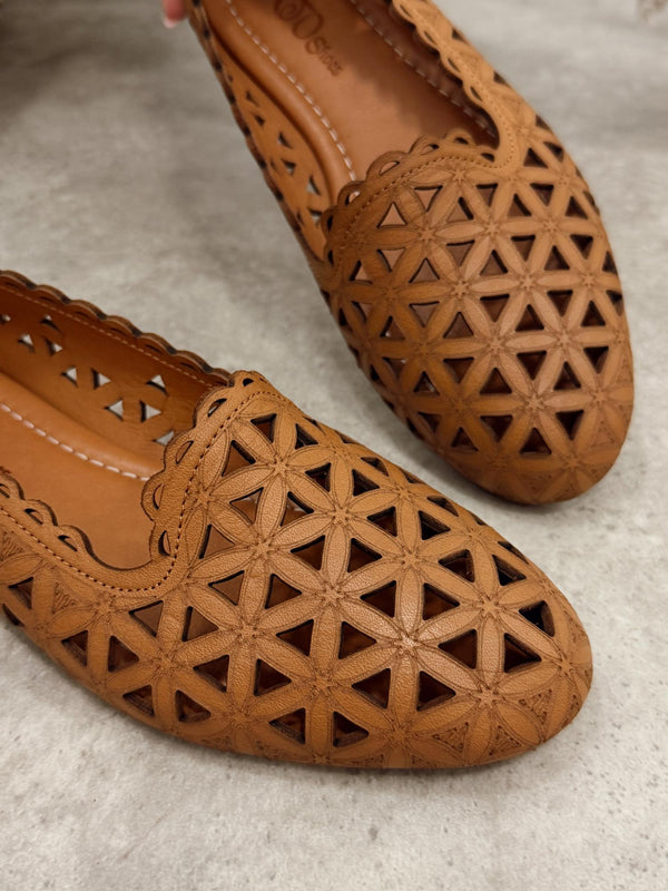 Flat leather shoes G462 - CAMEL