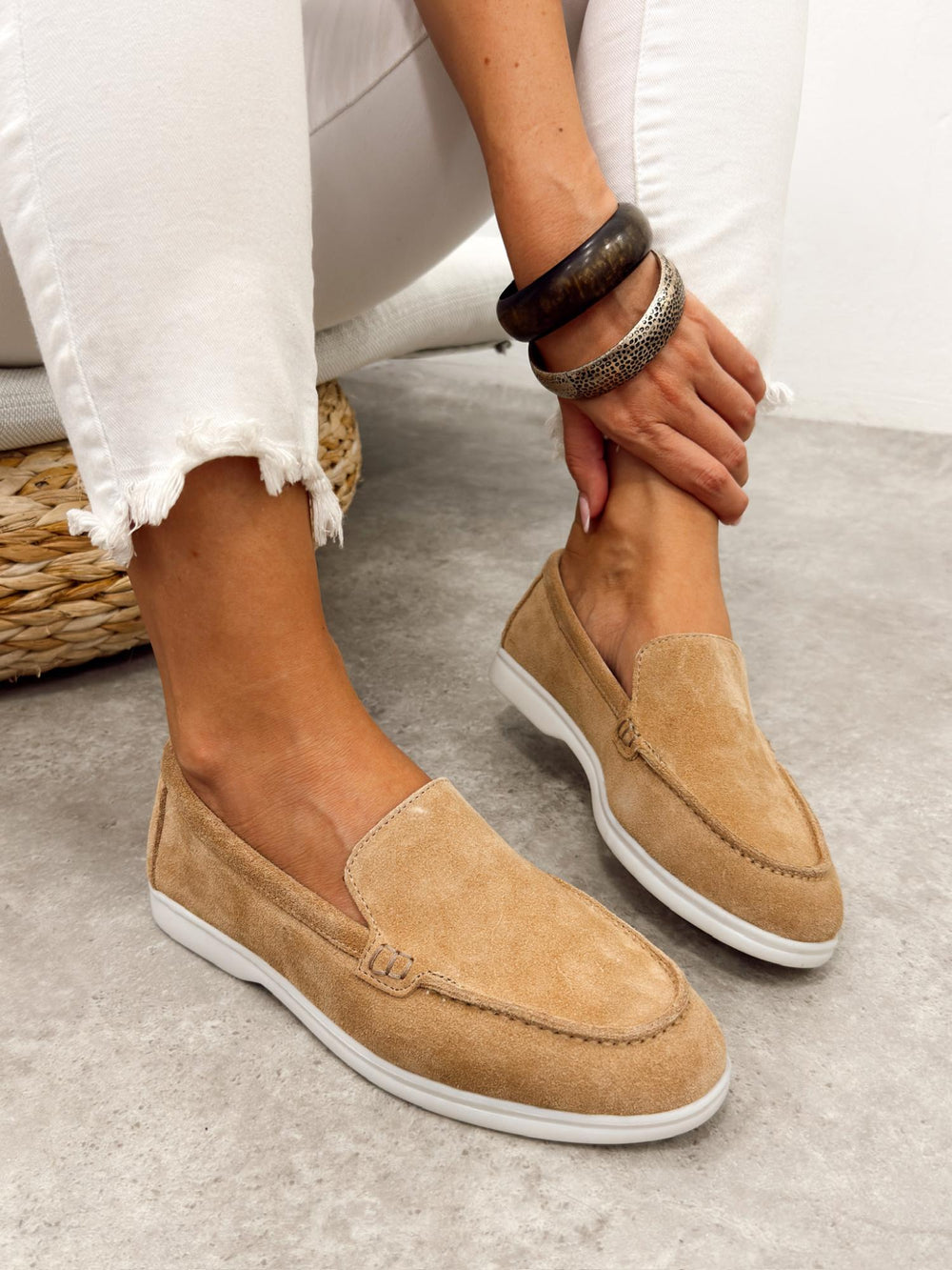 Flat leather shoes G517 - BEIGE
