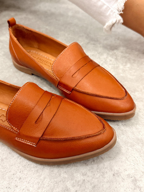 Flat leather shoes G420 - BROWN