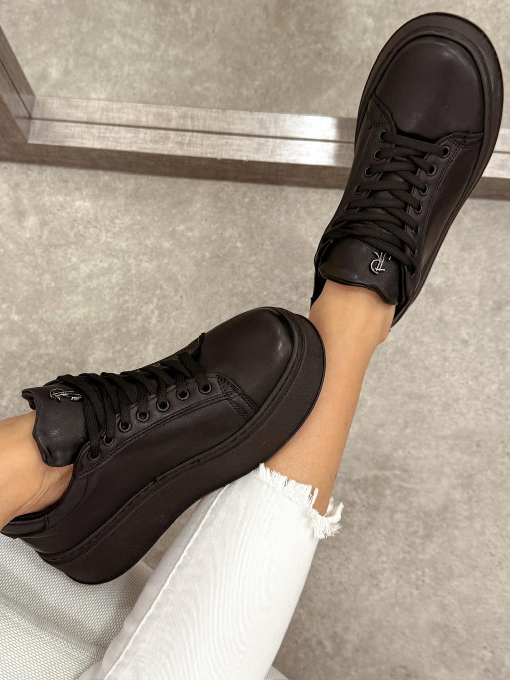 Leder-Sneaker G043 – SCHWARZ