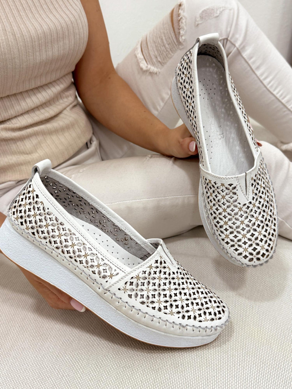 Flat leather shoes G167 - WHITE