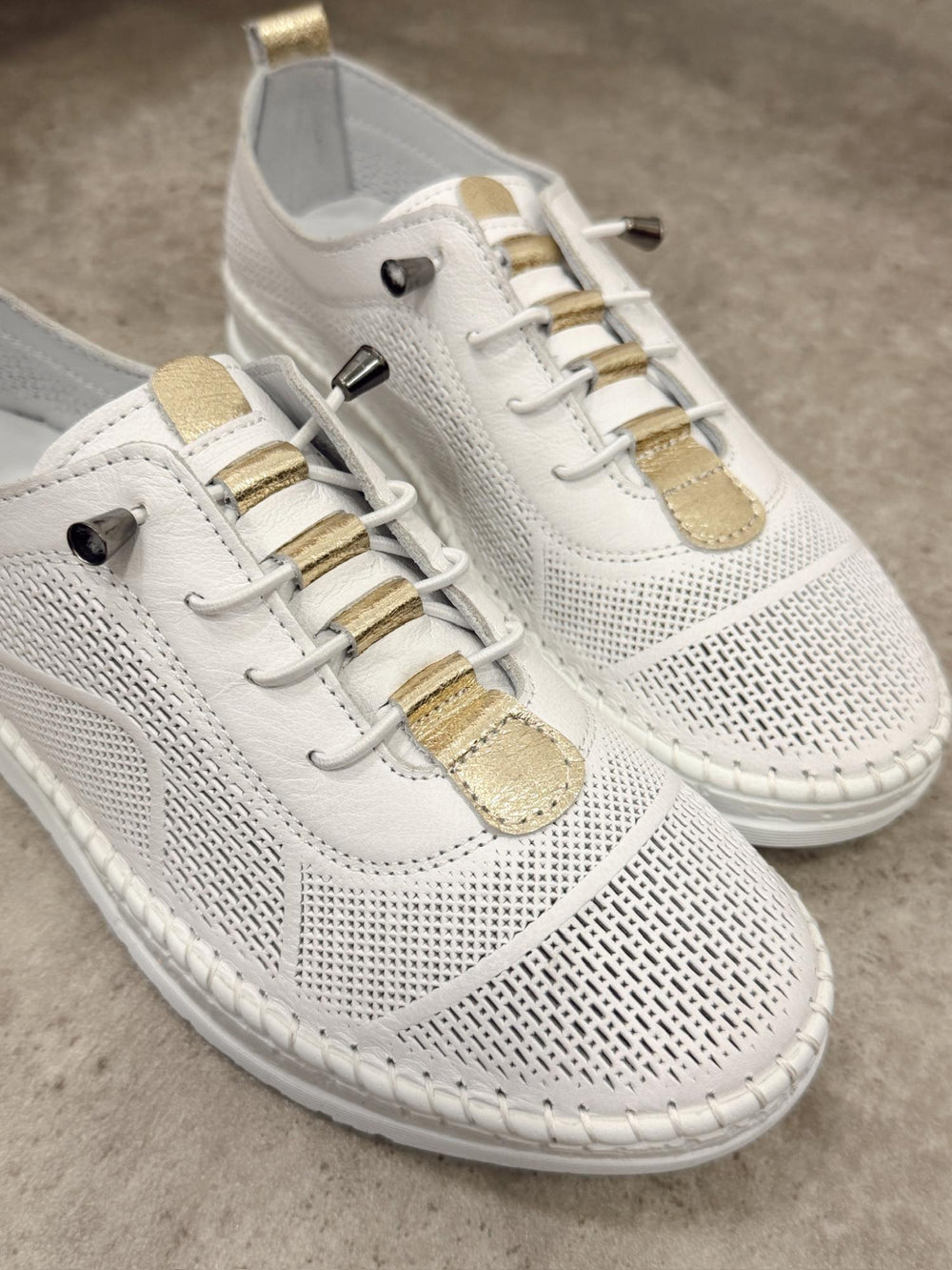 Leather sneakers G399 - WHITE