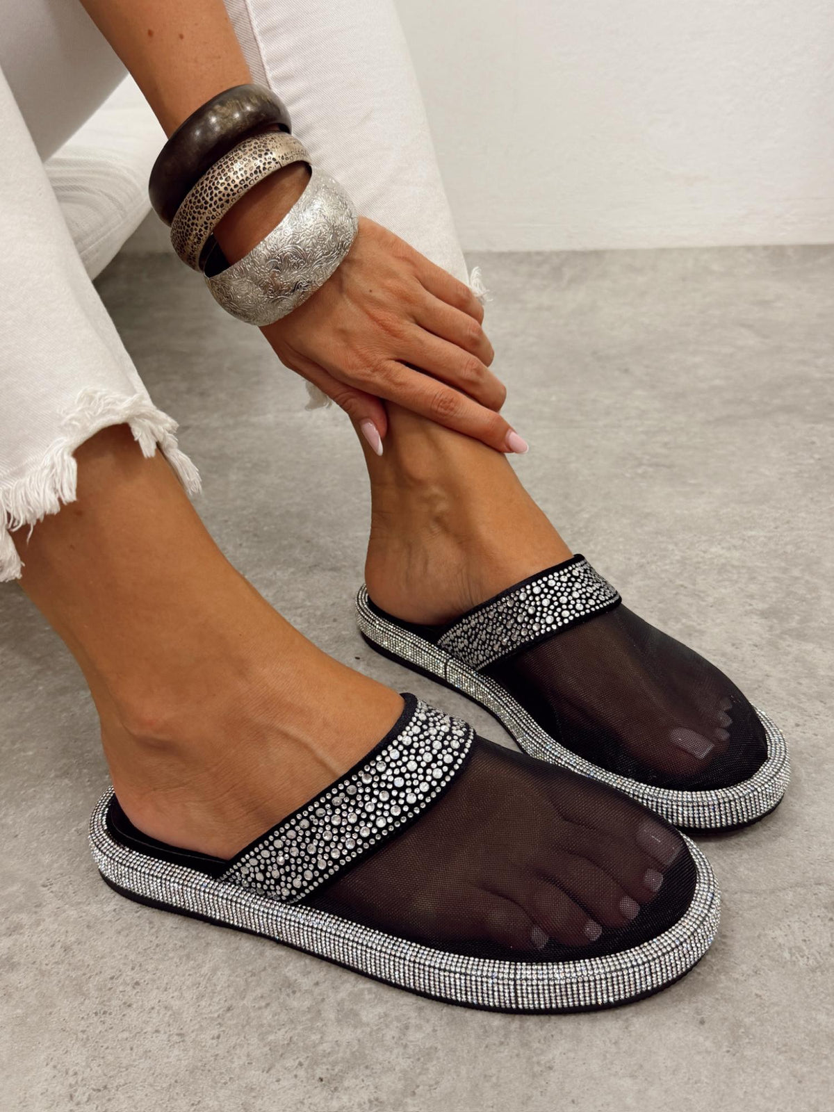 Women Slippers and Mules G483 - BLACK
