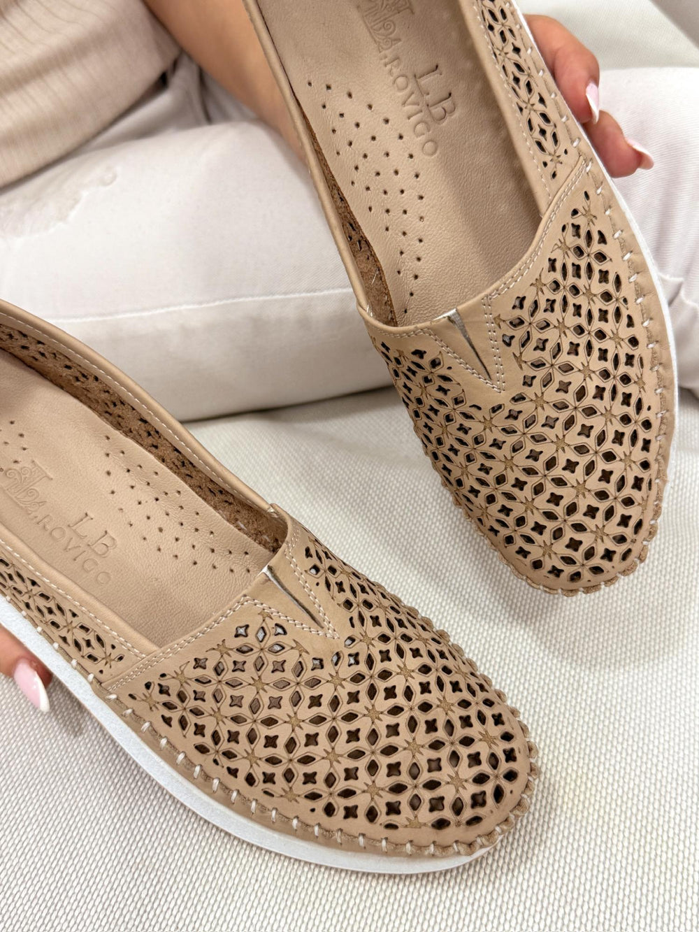 Flat leather shoes G167 - BEIGE