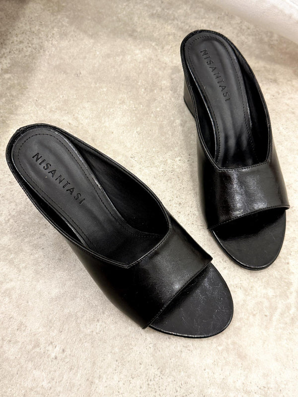 Women Slippers and Mules G440 - BLACK