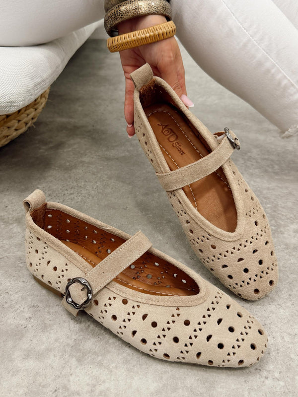 Flat leather shoes G468 - BEIGE