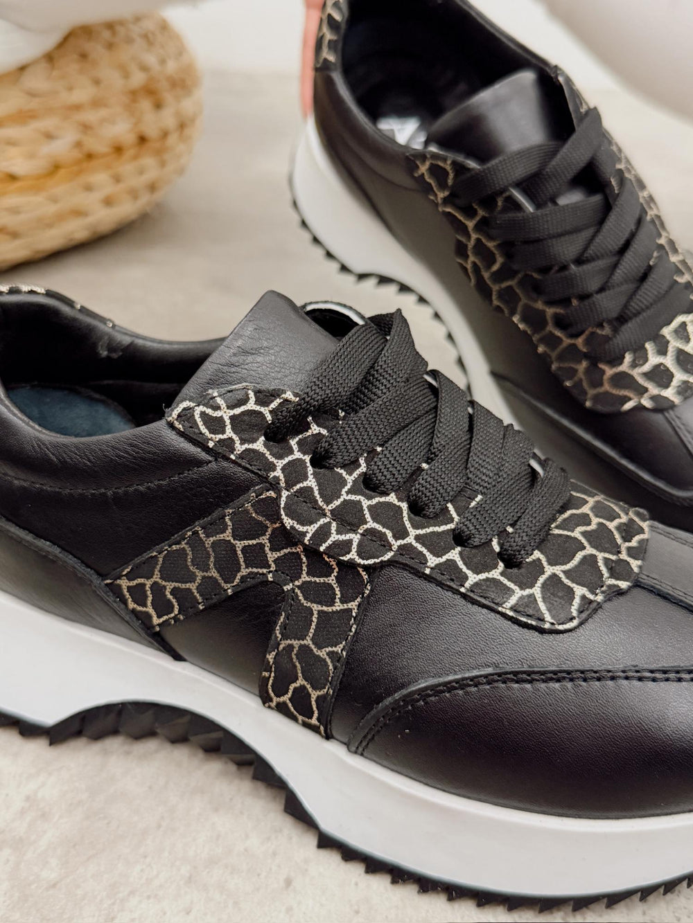 Leather sneakers G456 - BLACK