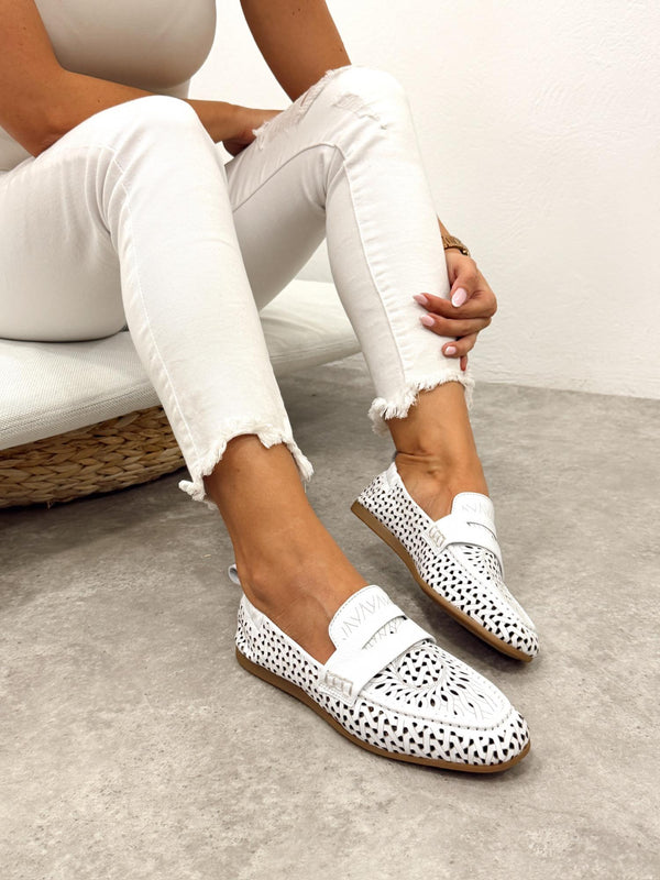 Flat leather shoes G421 - WHITE