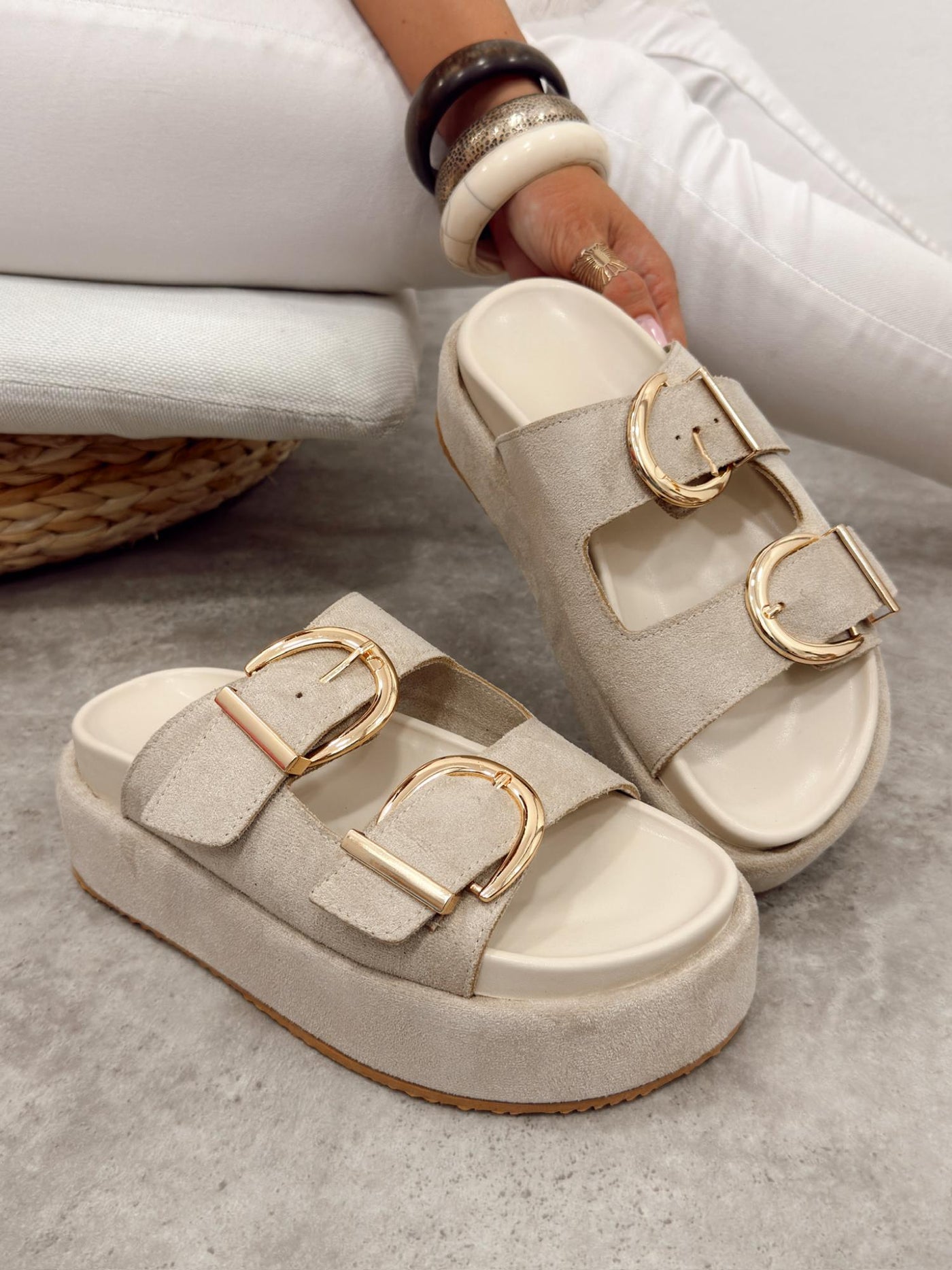 Women Slippers and Mules G498 - BEIGE