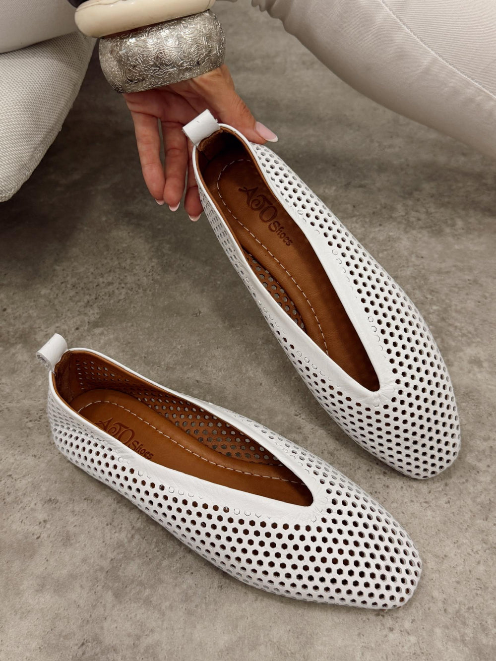 Flat leather shoes G466 - WHITE