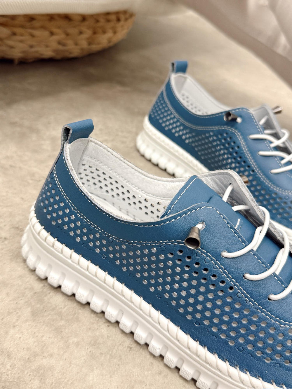 Leather sneakers G398 - BLUE