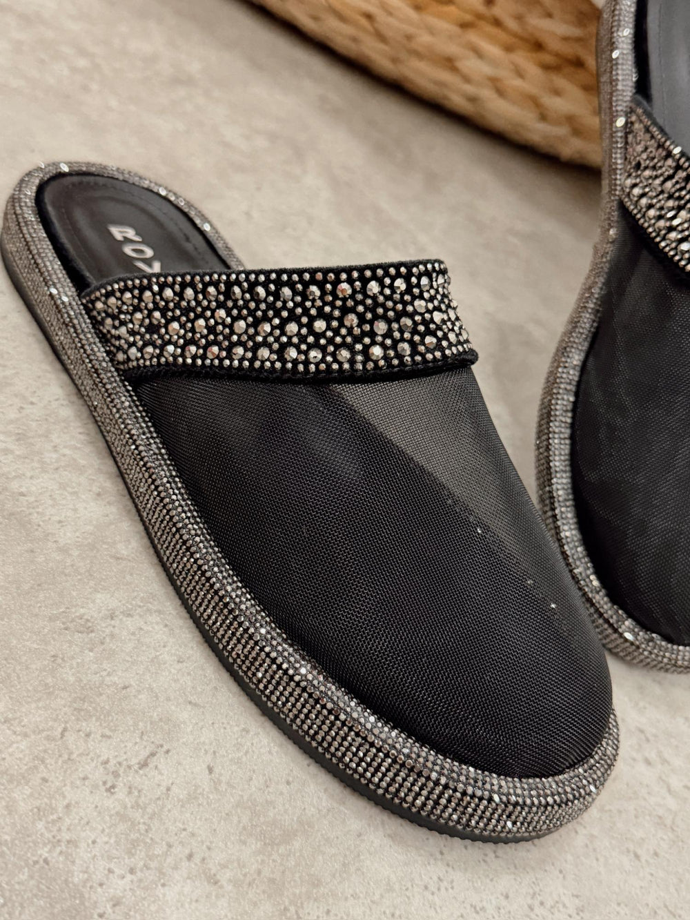 Women Slippers and Mules G483 - BLACK