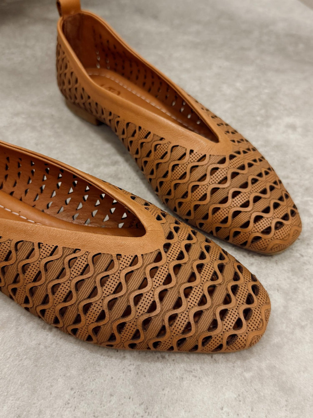 Flat leather shoes G465 - CAMEL