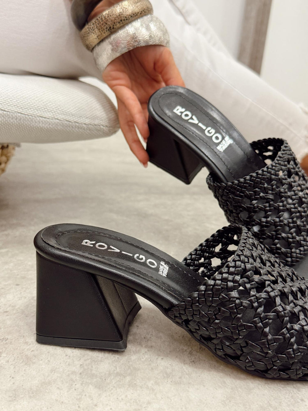 Women Slippers and Mules G479 - BLACK