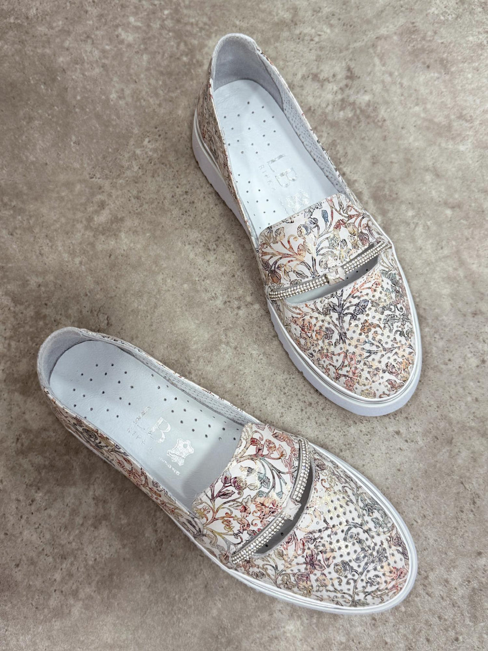 Flat leather shoes G130 - LIGHT BEIGE