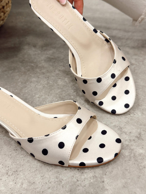 Women Slippers and Mules G491 - WHITE