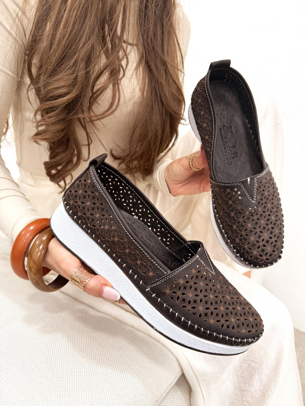 Flat leather shoes G167 - BLACK
