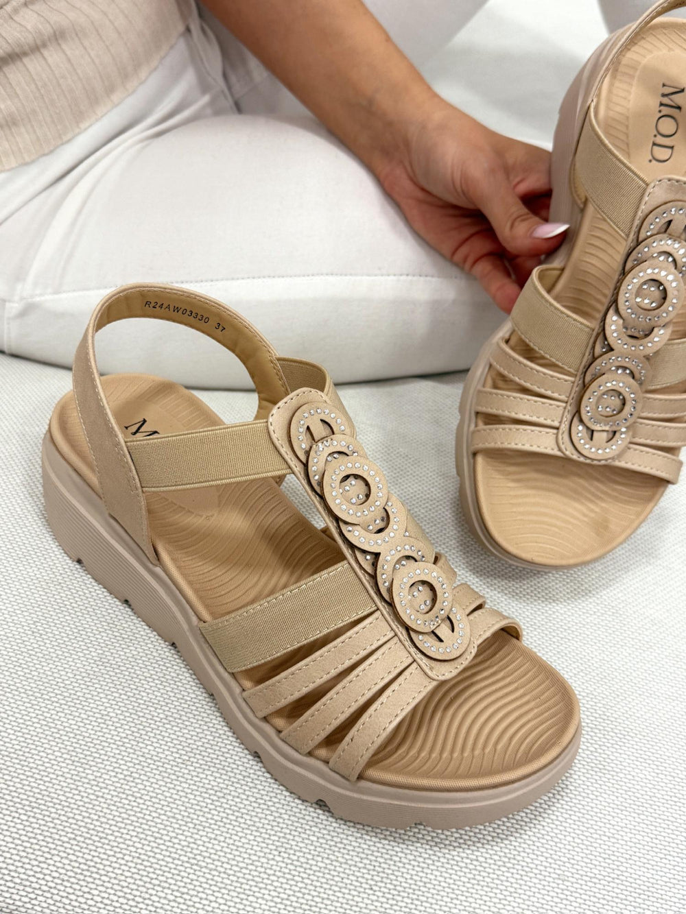 Women sandals G093 - BEIGE
