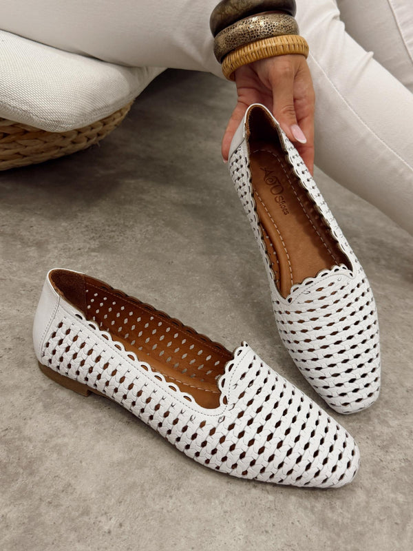 Flat leather shoes G463 - WHITE