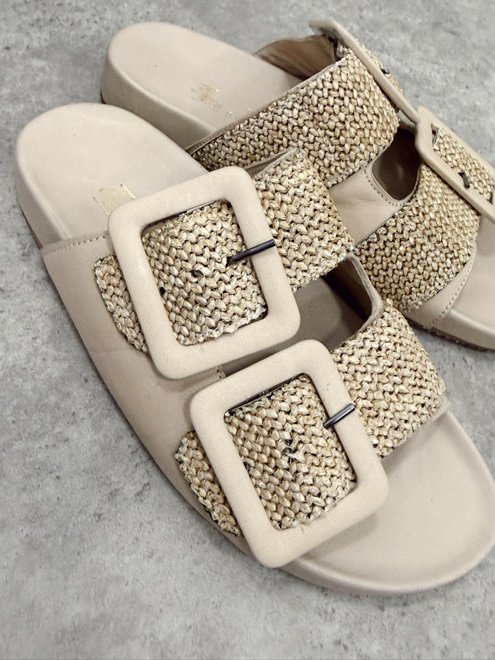 Leather slippers G403 - BEIGE