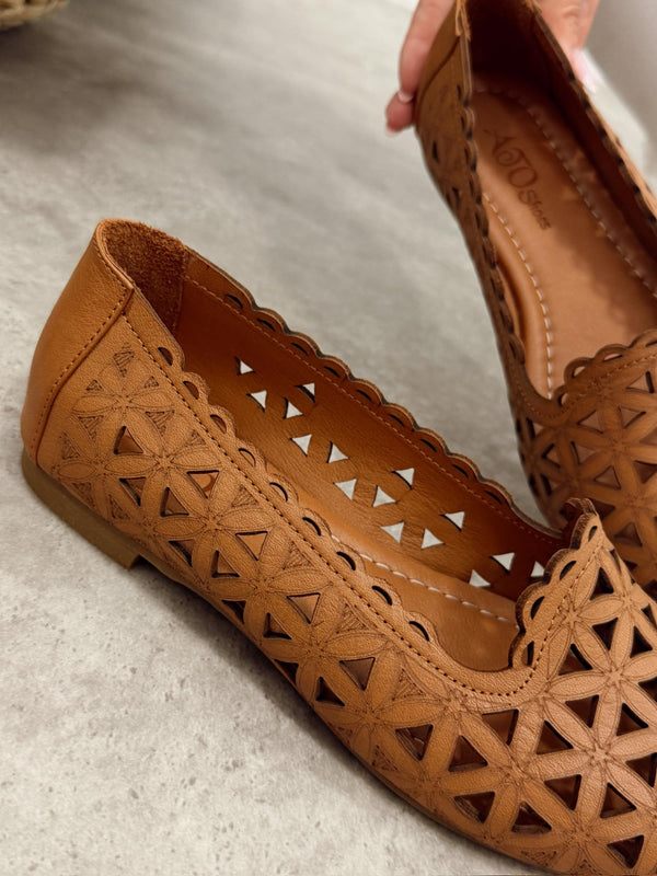 Flat leather shoes G462 - CAMEL