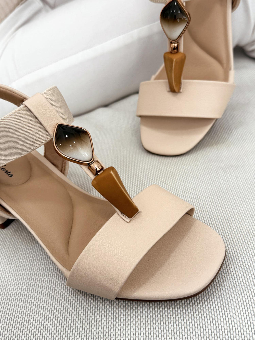 Women sandals G060 - BEIGE