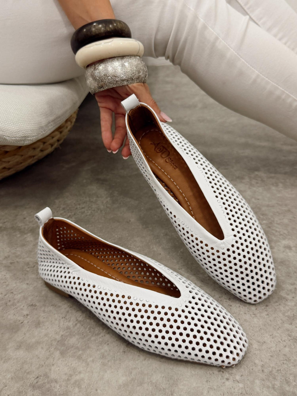 Flat leather shoes G466 - WHITE
