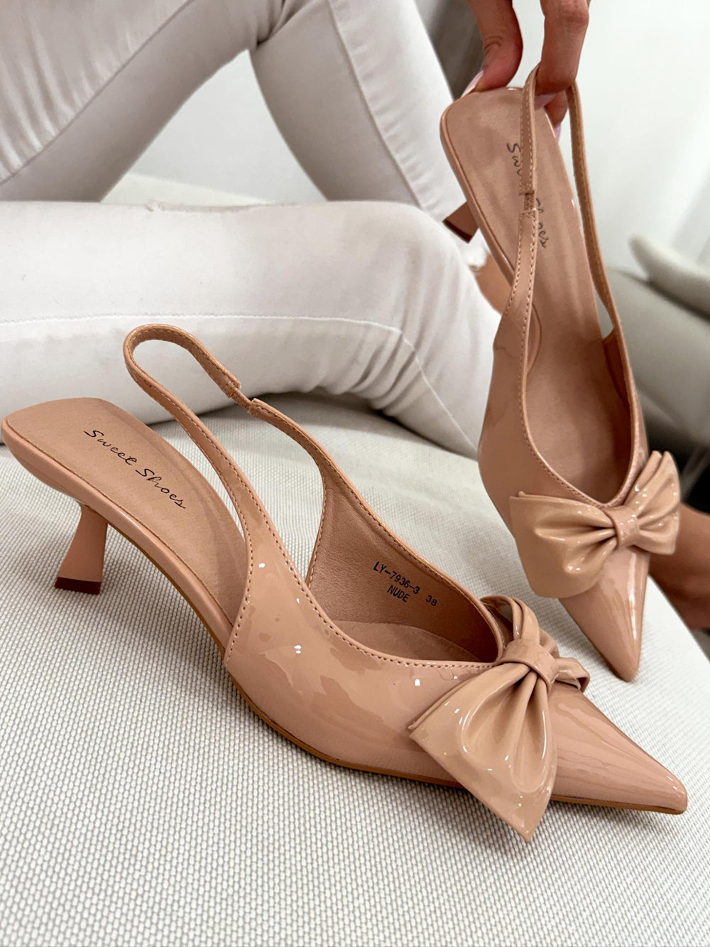 Women sandals G011 - BEIGE