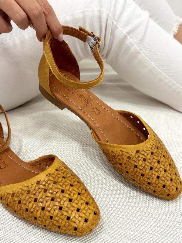 Leather sandals G202 - OCHRE