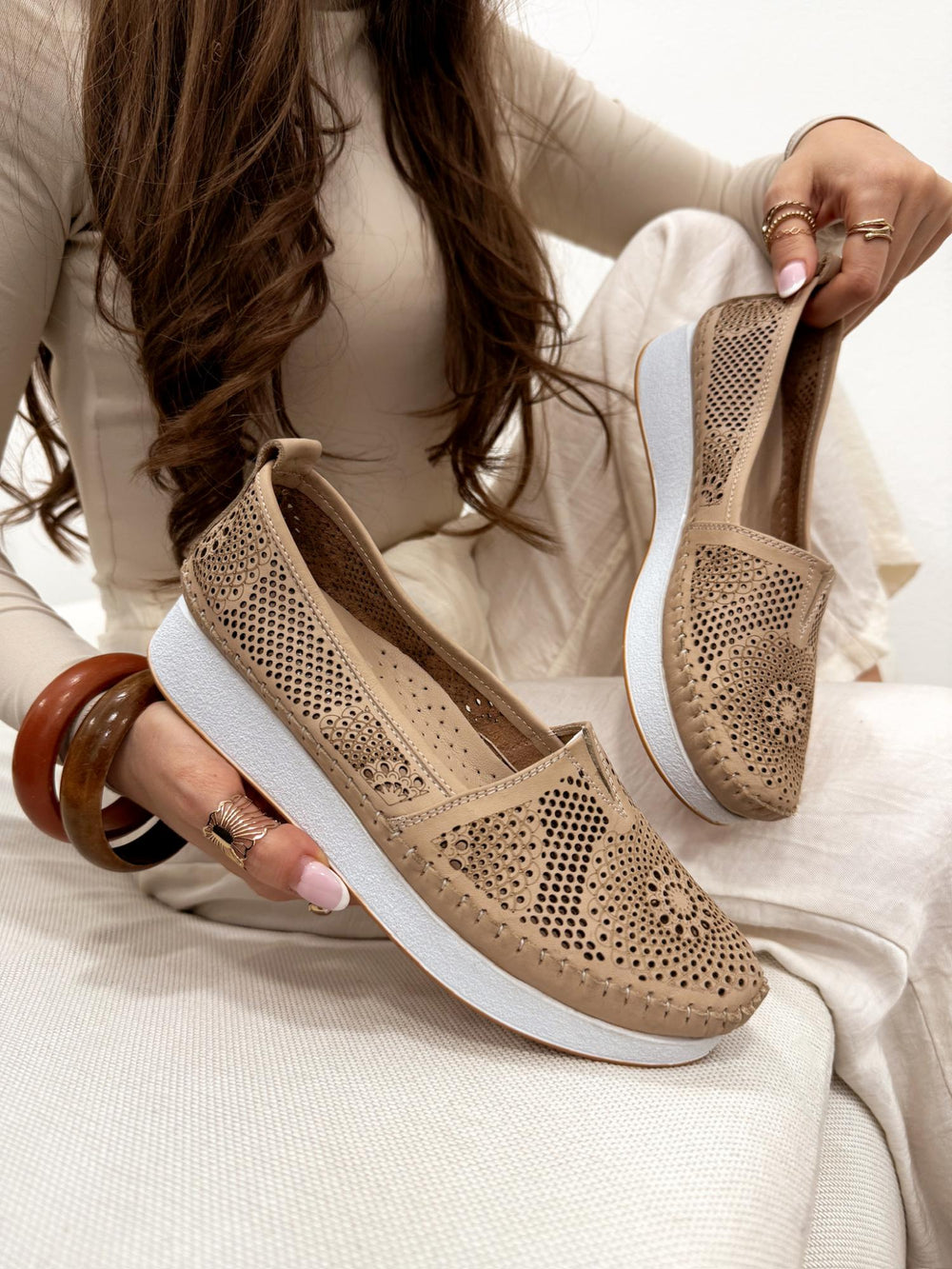 Flat leather shoes G166 - BEIGE