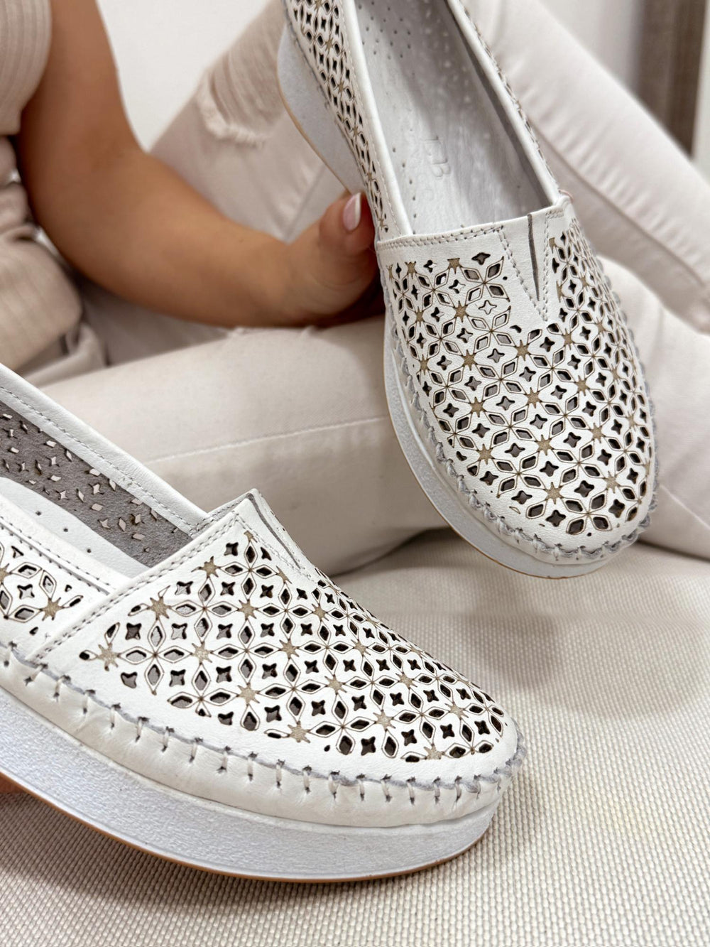 Flat leather shoes G167 - WHITE