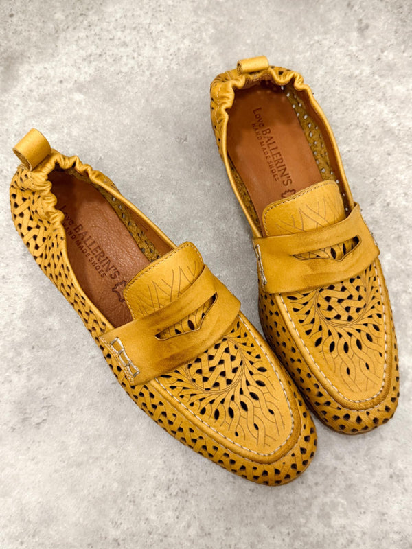 Flat leather shoes G421 - OCHRE