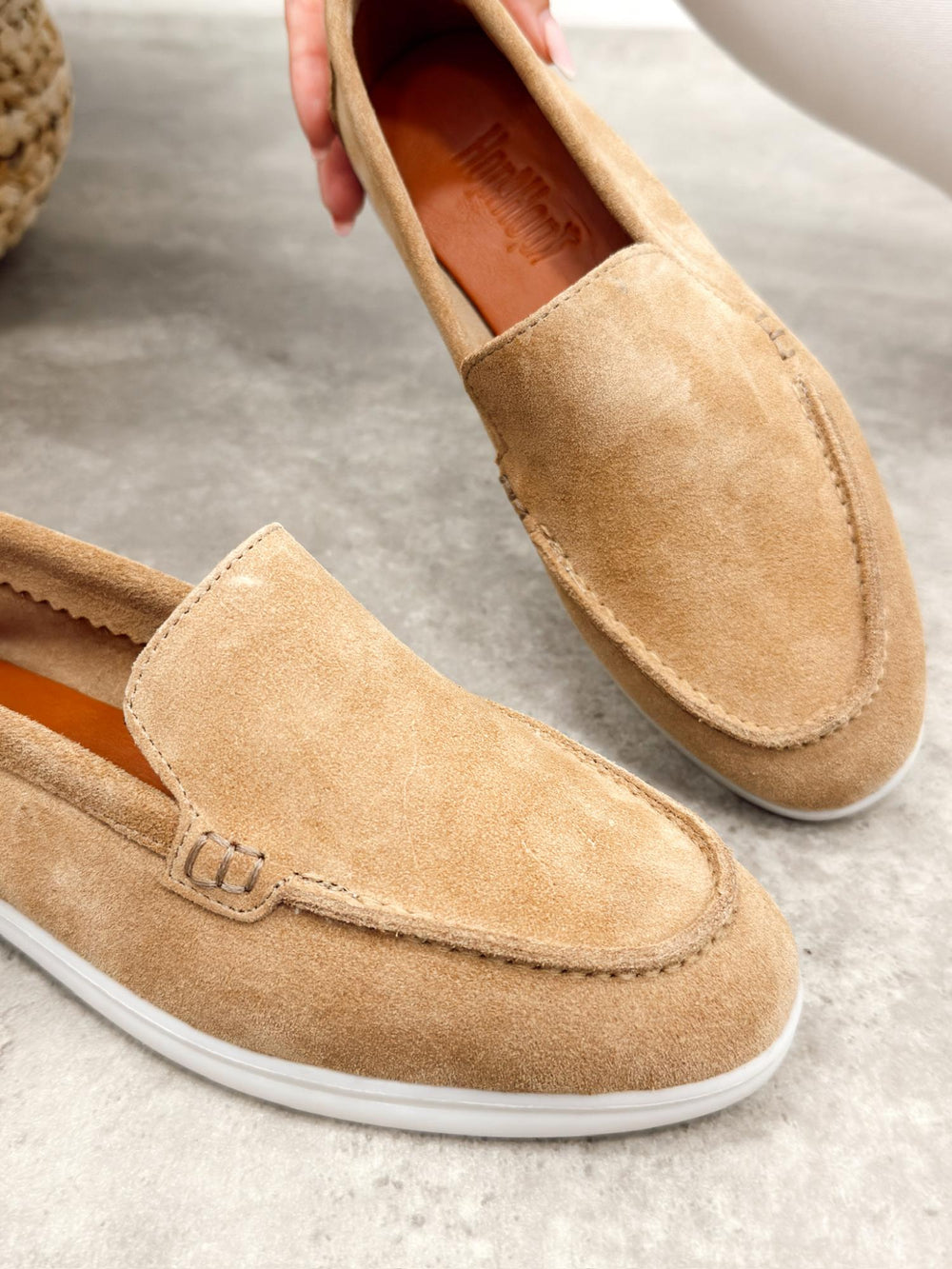 Flat leather shoes G517 - BEIGE