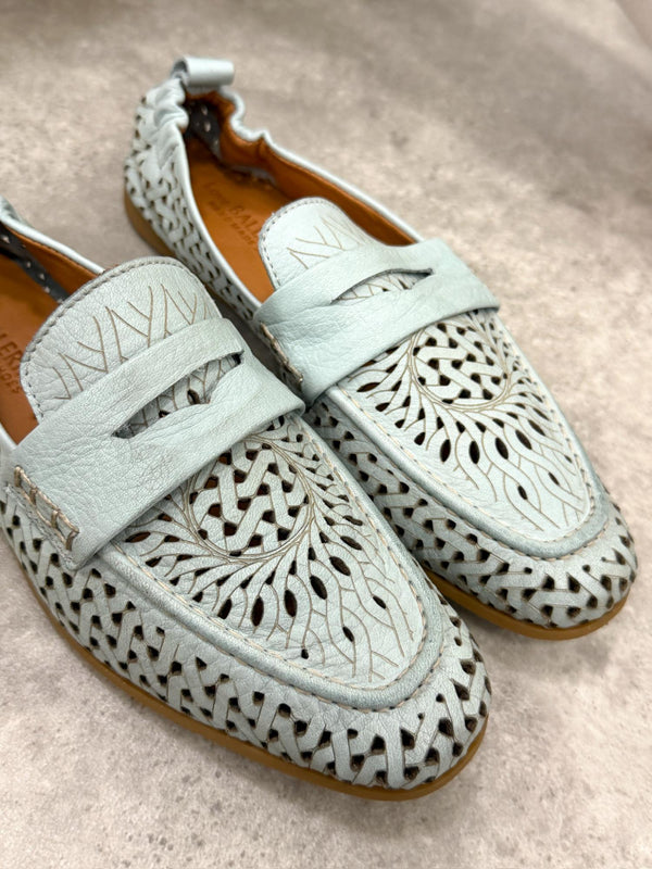 Flat leather shoes G421 - BLUE