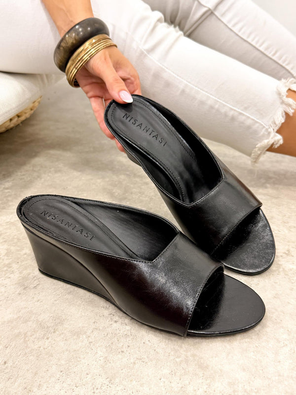 Women Slippers and Mules G440 - BLACK