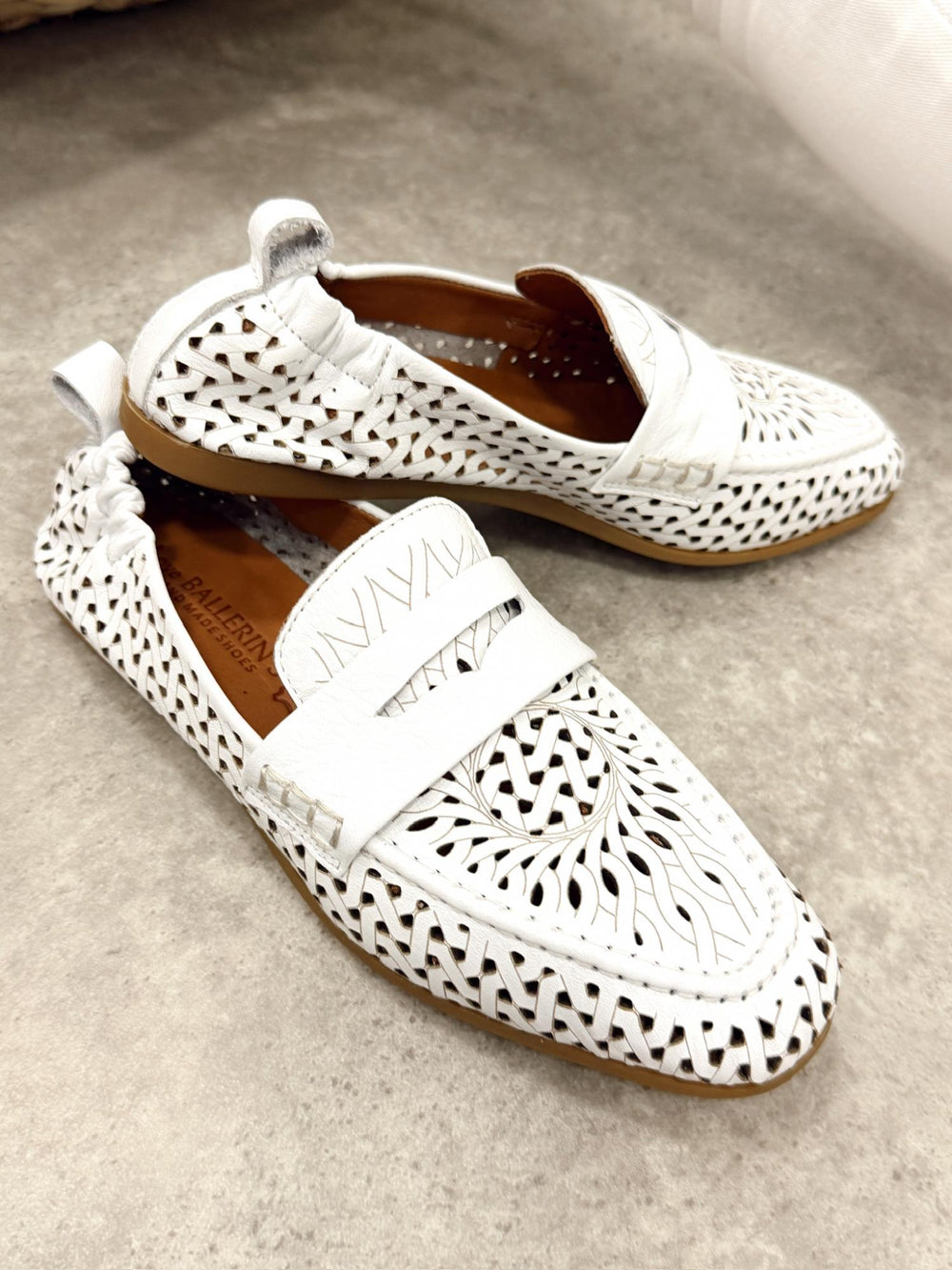 Flat leather shoes G421 - WHITE