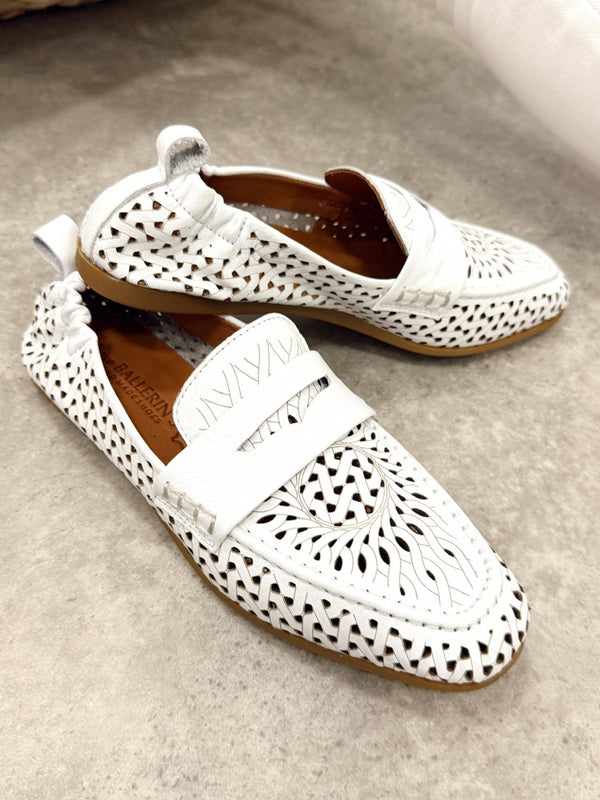 Flat leather shoes G421 - WHITE