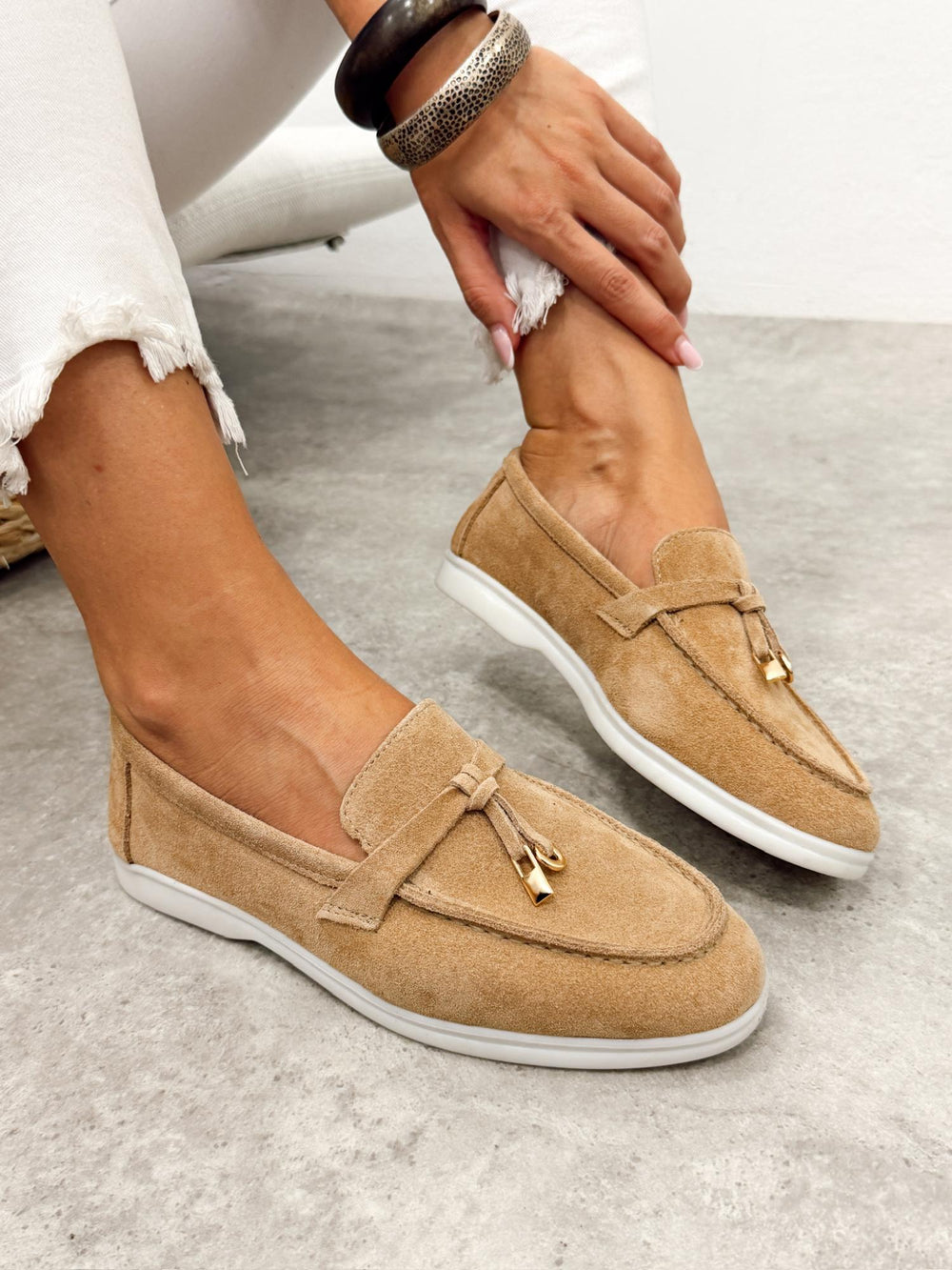 Flat leather shoes G518 - BEIGE