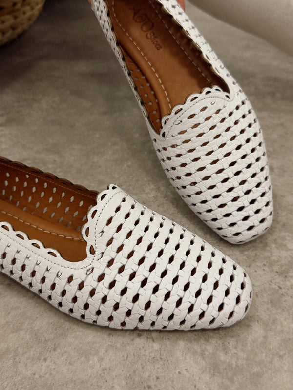 Flat leather shoes G463 - WHITE