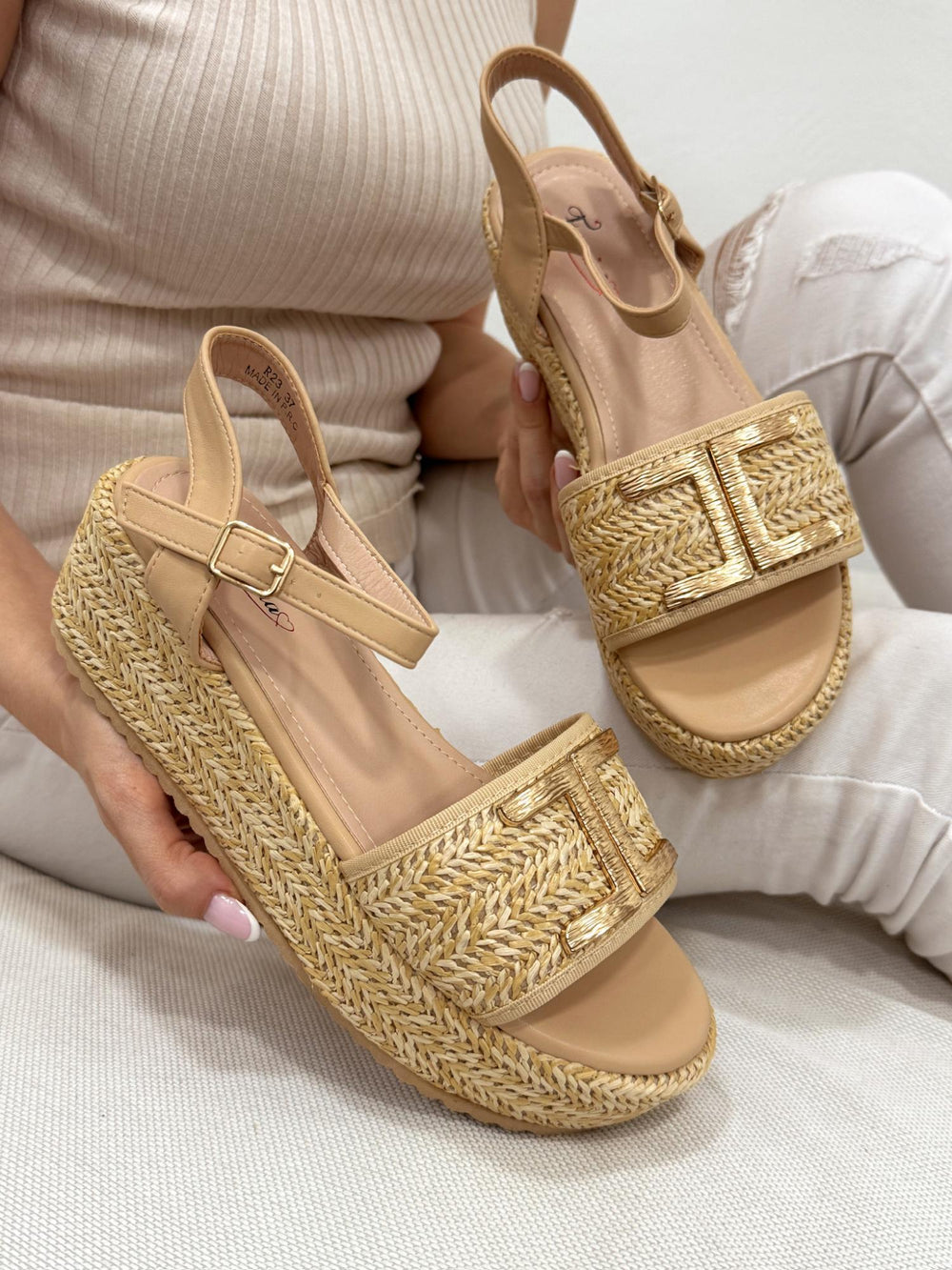 Women sandals G216 - BEIGE