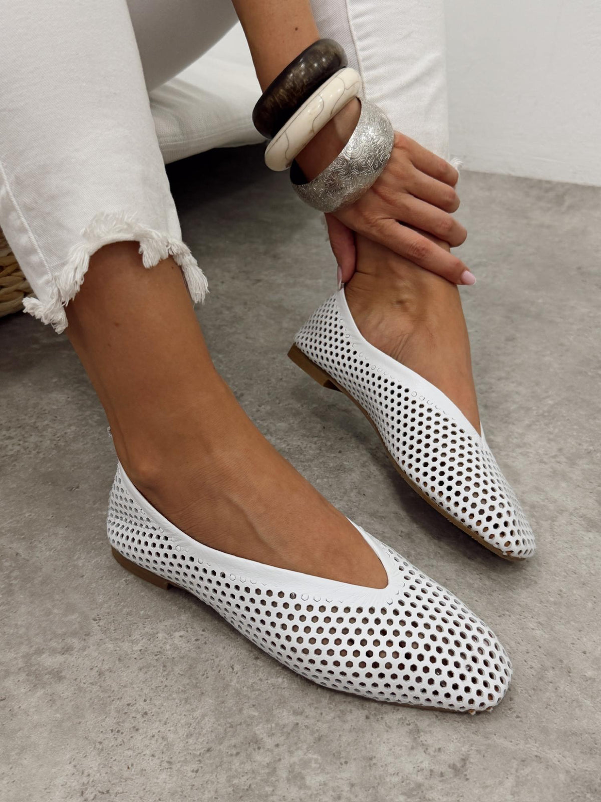 Flat leather shoes G466 - WHITE