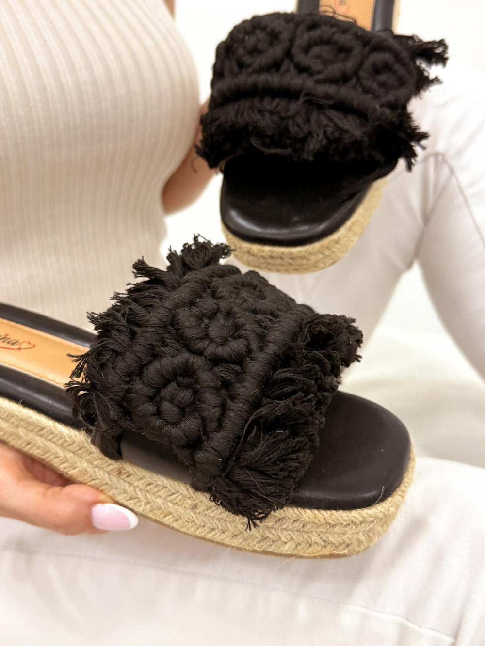 Women Slippers and Mules G236 - BLACK