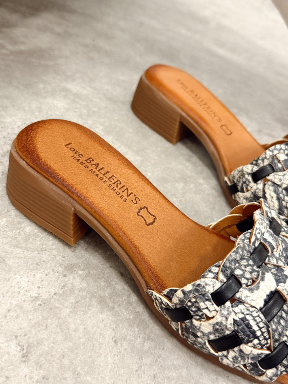 Leather slippers G412 - BLACK
