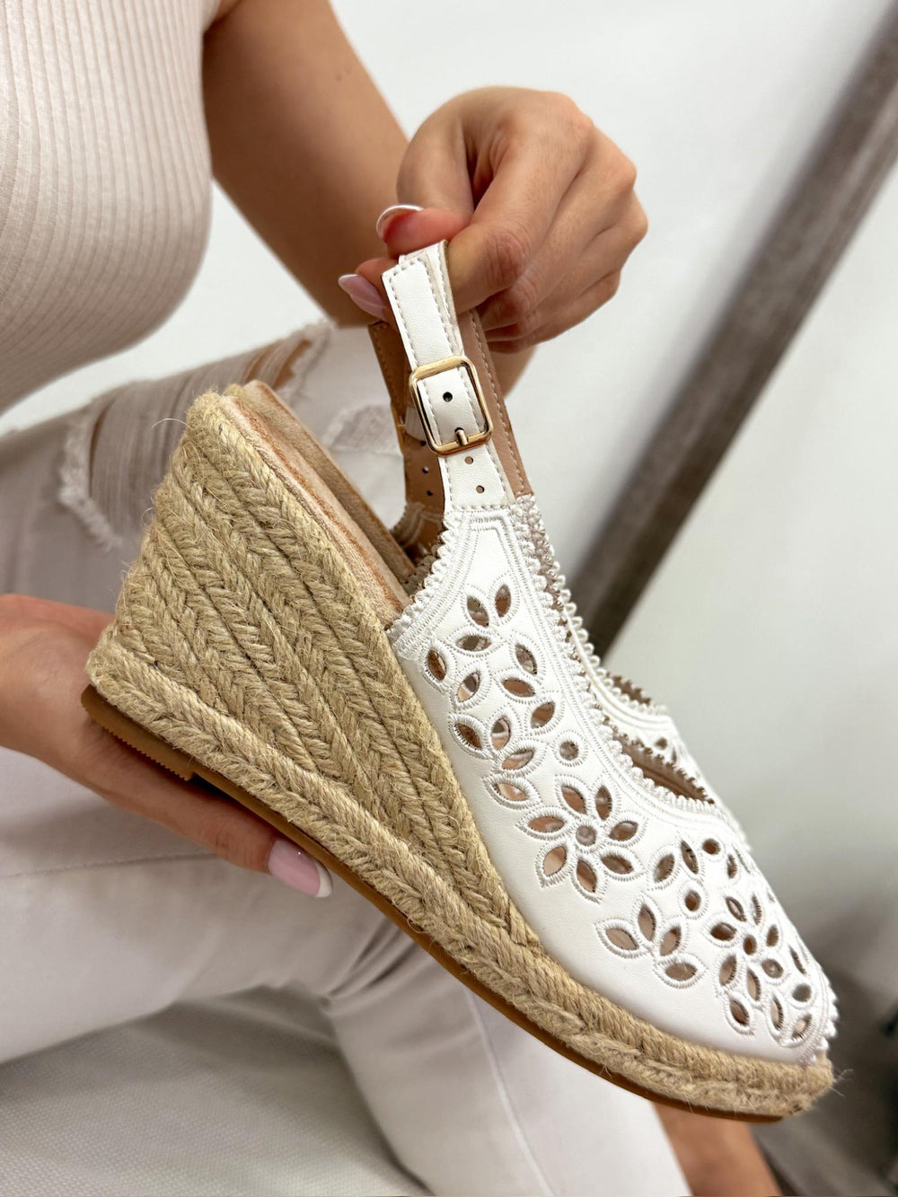 Women sandals G224 - WHITE